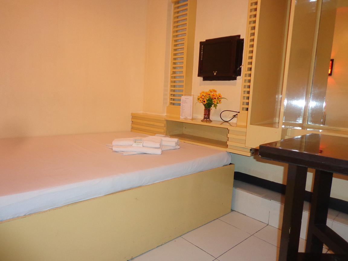 Oyo 191 Paradise Apartelle Hotel Manila Exterior foto